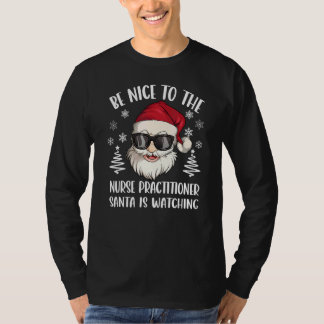 Camiseta Be Nice To The Nurse Practitioner Santa Is Watchin