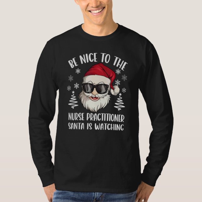 Camiseta Be Nice To The Nurse Practitioner Santa Is Watchin (Frente)
