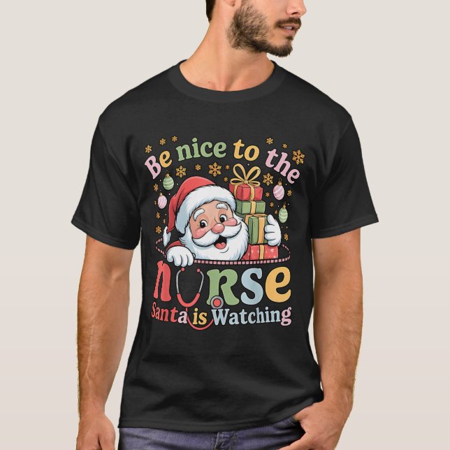 Camiseta Be Nice To The Nurse Santa Is Watching Christmas X (Frente)