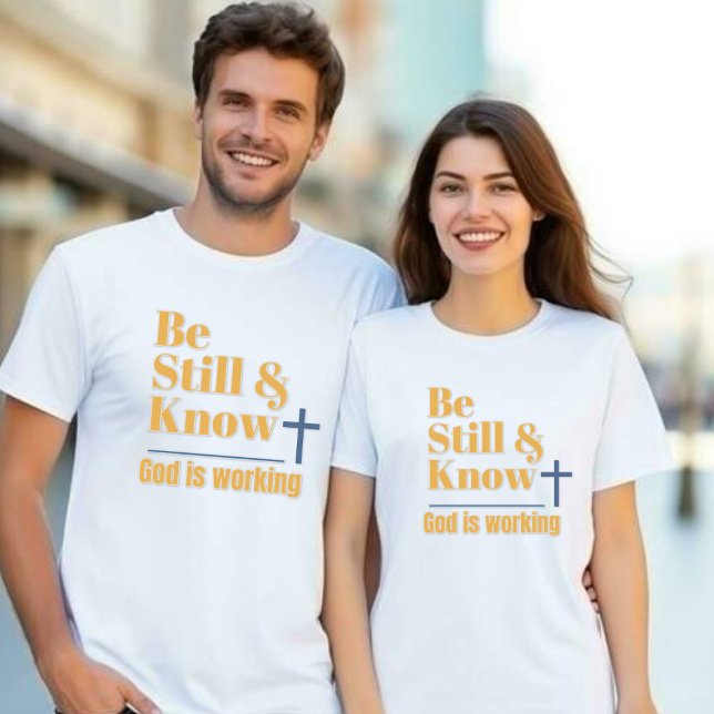 Camiseta Be Still & Know God is Working Unisex (Criador carregado)