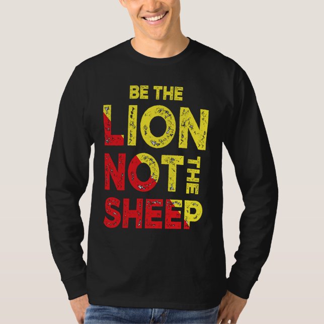 Camiseta Be The Lion Not The Sheep Motivational Saying (Frente)