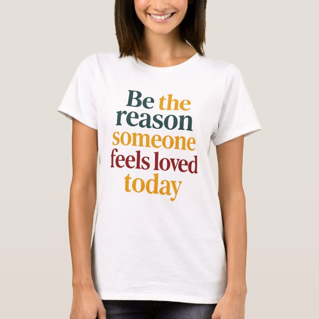 Camiseta Be the Reason Someone Feels Love Today Women’s (Frente)