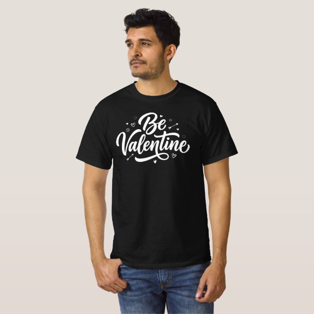 Camiseta Be Valentine Bold Minimal Typography (Frente Completa)