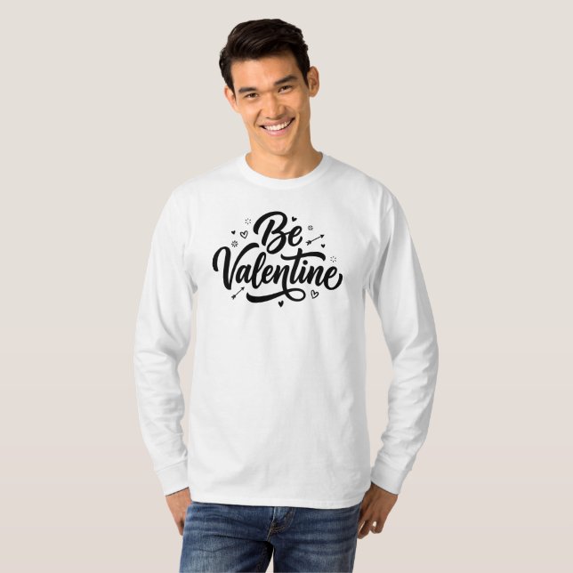 Camiseta Be Valentine Bold Minimal Typography T-Shirt (Frente Completa)