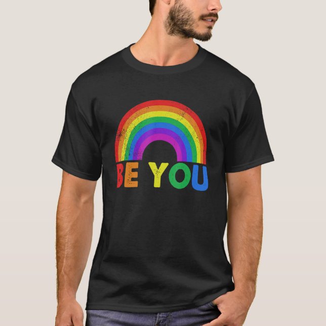 Camiseta Be You Pride LGBTQ Gay LGBT Ally Rainbow Flag Retr (Frente)