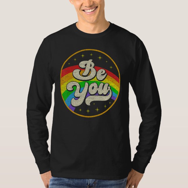 Camiseta Be You Pride LGBTQ Gay LGBT Ally Rainbow Flag Retr (Frente)