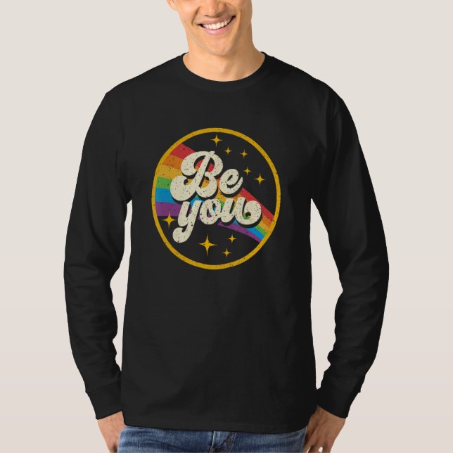 Camiseta Be You Pride LGBTQ Gay LGBT Ally Rainbow Flag Retr (Frente)