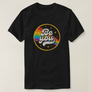 Camiseta Be You - Retro Groovy Pride Rainbow