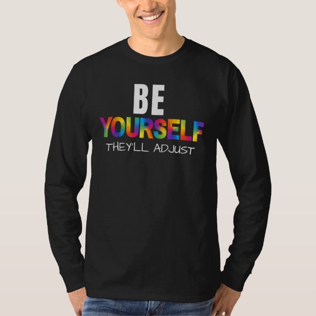 Camiseta Be Yourself They ll Adjust LGBTQ Rainbow Flag Gay  (Frente)