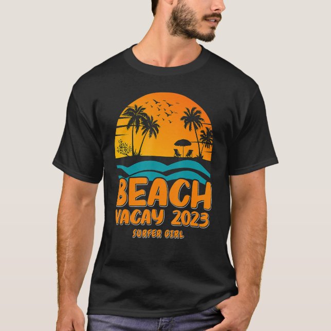 Camiseta Beach Vacay 2023 Surfer Girl Design (Frente)