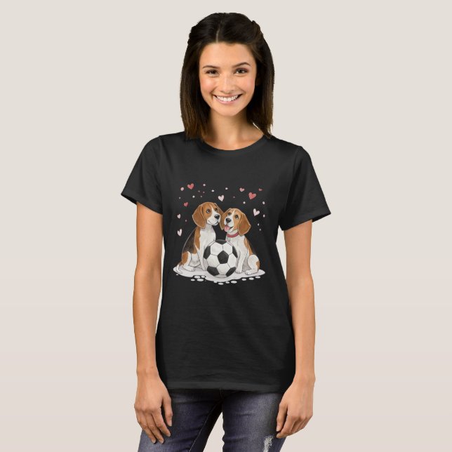Camiseta Beagles  with soccer ball for Valentine's Day (Frente Completa)