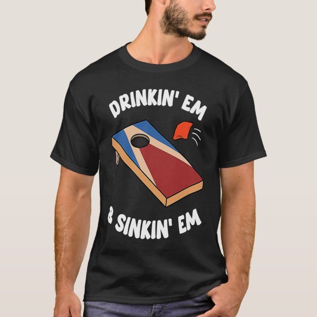 Camiseta Bean Bag Em Bean Bean Drinkin Toca Cornhole Te (Frente)