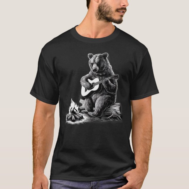 Camiseta Bear Playing Guitar Rock on Campfire Bear (Frente)