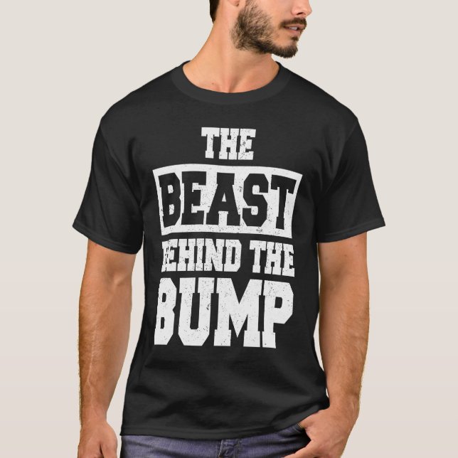 Camiseta Beast Behind The Bump Pregnancy Announcement New D (Frente)