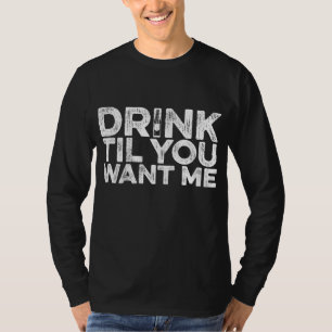 Camiseta Beba Até Me Quiser - Bebendo Whiskey Beer Wine