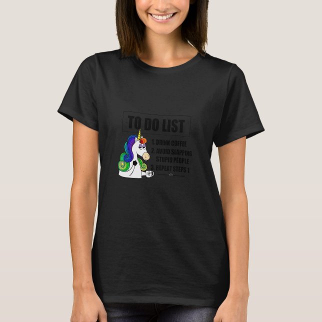 Camiseta Beba Café Evite Dar Tapas Em Pessoas Estúpidas Rep (Frente)