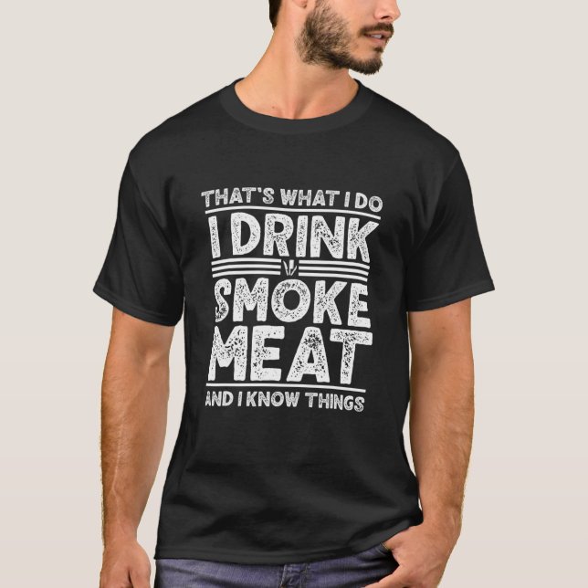 Camiseta Beba Carne Fumeira E Eu Sei Coisas Engraçadas B (Frente)