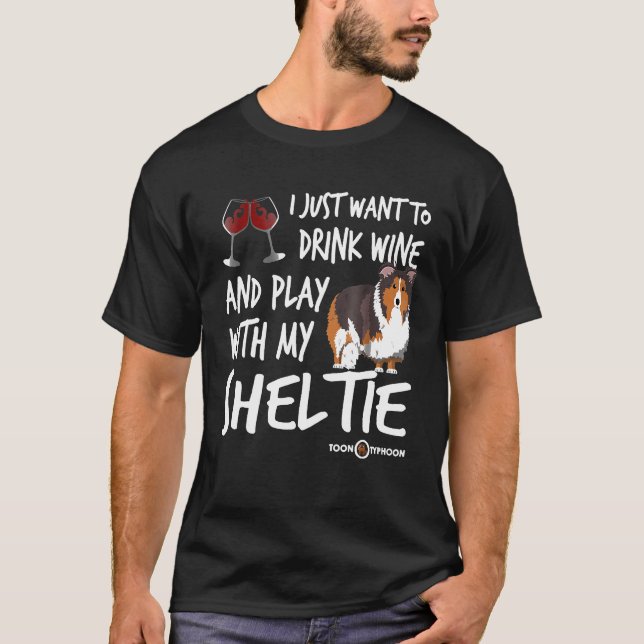 Camiseta Beba vinho e brinque com minha Sheltie Engraçado S (Frente)