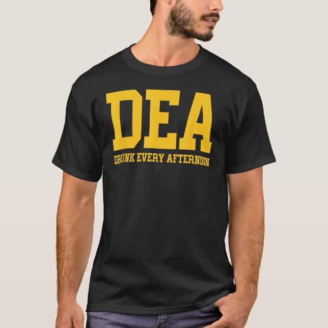 Camiseta Bebado DEA Toda Tarde Bebendo Engraçado (Frente)