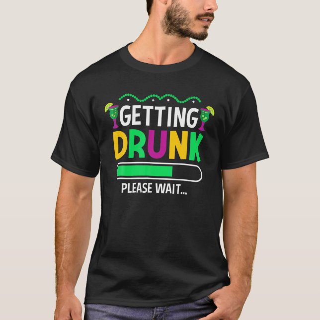 Camiseta Bebado, por favor, espere - Cerveja da Mardi Gras (Frente)