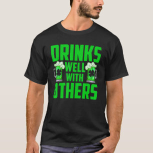 Camiseta Bebe bem com outros engraçados Shamro do Dia do Pa