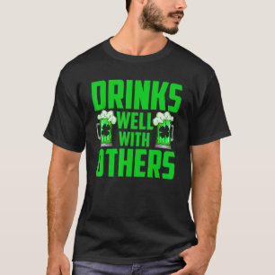 Camiseta Bebe bem com outros engraçados Shamro do Dia do Pa