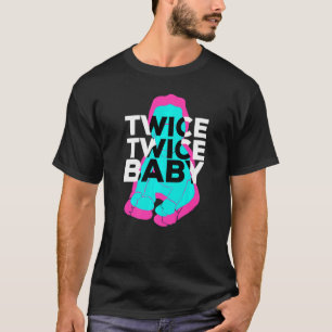 Camiseta Bebê duas vezes estamos tendo gêmeos bonitos e
