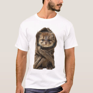 Camiseta Bebê Furão Adorável Envolto em um Tecido Marrom