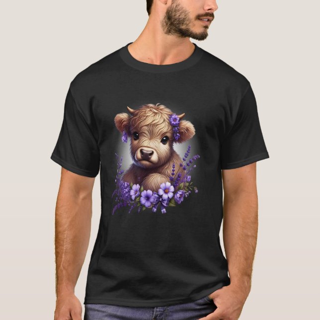 Camiseta Bebê Vaca das Terras Altas Com Flores Roxas Fazend (Frente)