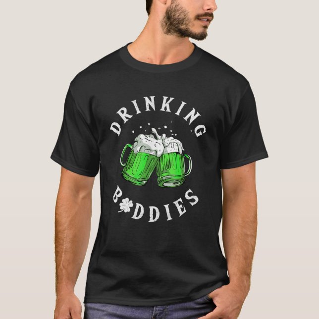 Camiseta Bebendo Amigos Ruas Dia de Patrick Correspondência (Frente)