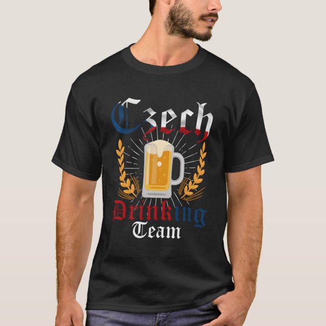 Camiseta Bebendo Checo Beer E Bandeiras Cores Oktoberfe (Frente)