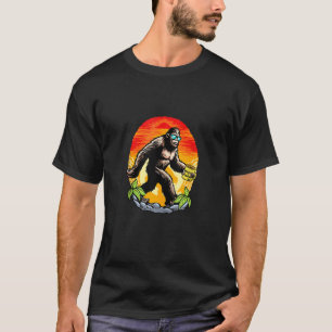 Camiseta Bebendo De Café Bigfoot Lover Sunset Sasquatch Cof
