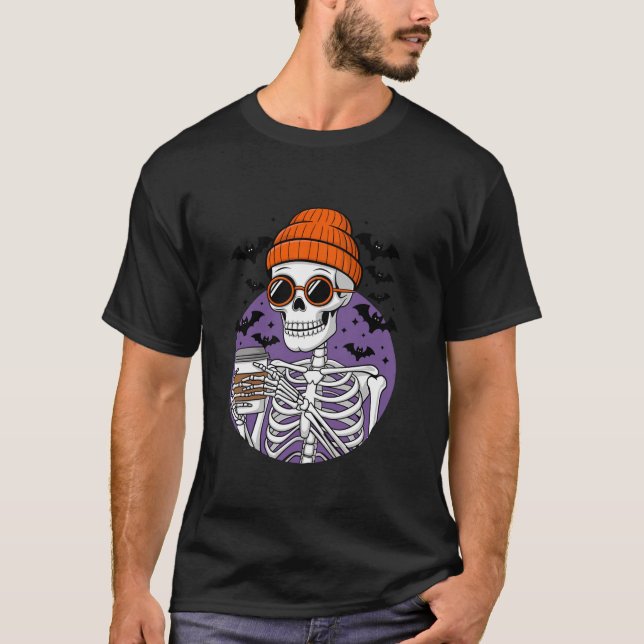 Camiseta Bebendo de esqueleto de Halloween Café (Frente)