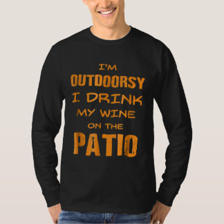Camiseta Bebendo de vinho engraçado no exterior