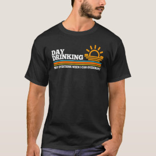 Camiseta bebendo do dia por que pensar demais na festa de p
