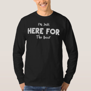Camiseta Bebendo Estou aqui para os dizeres da cerveja