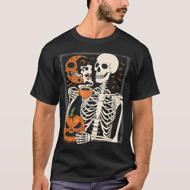Camiseta Bebendo Skelex Café Sobremesas Halloween (Frente)