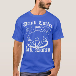 Camiseta Beber Satã de café  Preta Gótico Gótica Gato