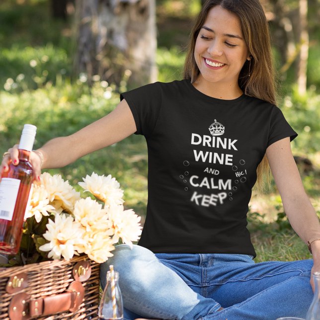 Camiseta Beber vinho e manter a calma (Criador carregado)