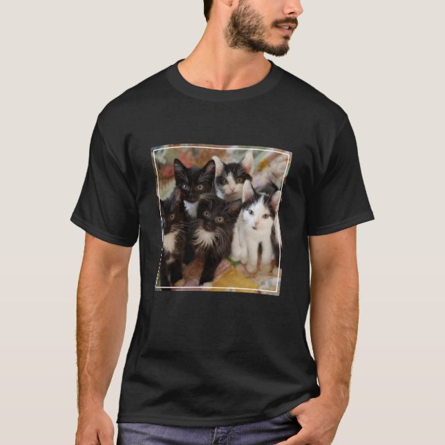 Camiseta Bebês Mais Pobres | Gatinhos Pretos e Brancos (Frente)