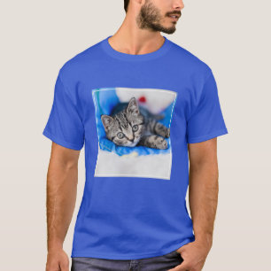Camiseta Bebês Mais Pobres   Tabby Kitten no Túnel Play
