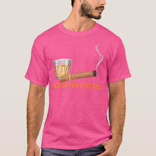 Camiseta Bebida Bourbon Charuto Fumo EU Estarei No Quintal