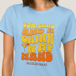 Camiseta Bebida com areia solar retrorreflectora da Festa d<br><div class="desc">Faça um salto na sua próxima festa de solteira com esta festa de solteira de praia impressionante, camisetas personalizadas. Quer estejas a celebrar uma viagem de praia, férias de raparigas, ou um feriado de melhores amigos, esta camiseta de festa de solteira de praia personalizada é o complemento perfeito para a...</div>