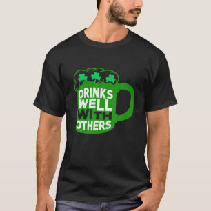 Camiseta Bebidas Bem Com Outras Festas Sarcásticas Bebidas