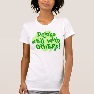 Camiseta Bebidas bem com outro