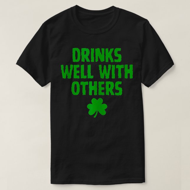 Camiseta Bebidas Engraçadas Bem Com Outros Bebendos De St P (Frente do Design)