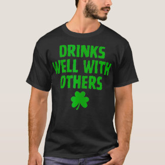 Camiseta Bebidas Engraçadas Bem Com Outros Bebendos De St P