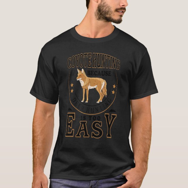 Camiseta Because Deer Hunting Is Too easy    Coyote Hunting (Frente)