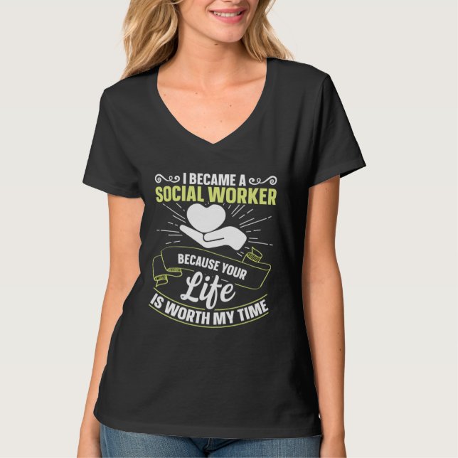 Camiseta Because Your Life Is Worth My Time Social Worker   (Frente)