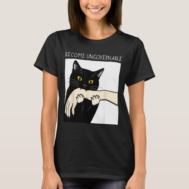 Camiseta Become Ungovernable - Black Cat Biting Hand Funny  (Frente)